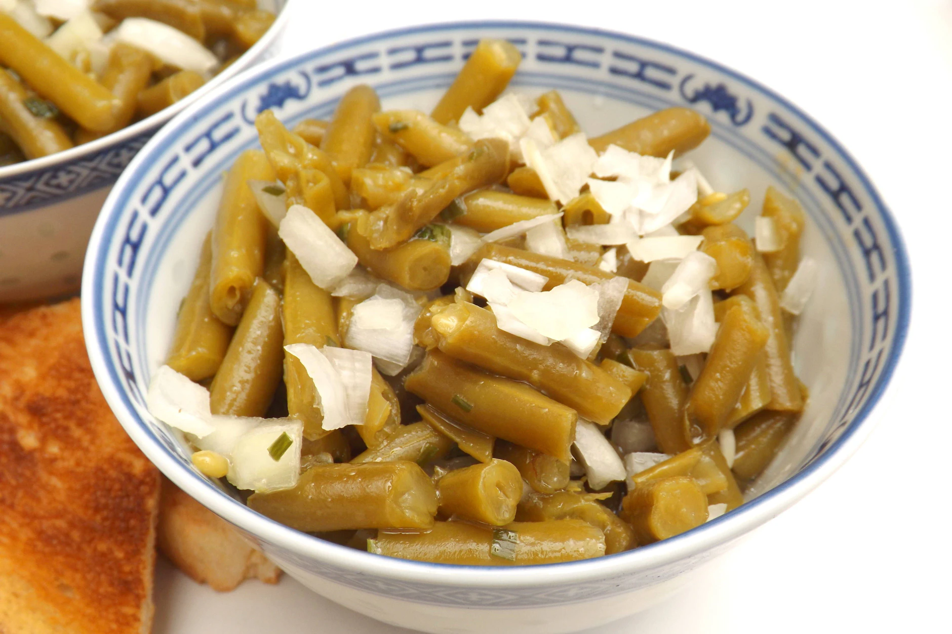 Leckerer Bohnensalat muss gar nicht kompliziert sein! Dieses Gericht überzeugt gerade dadurch, dass es so einfach ist und trotzdem himmlisch schmeckt.