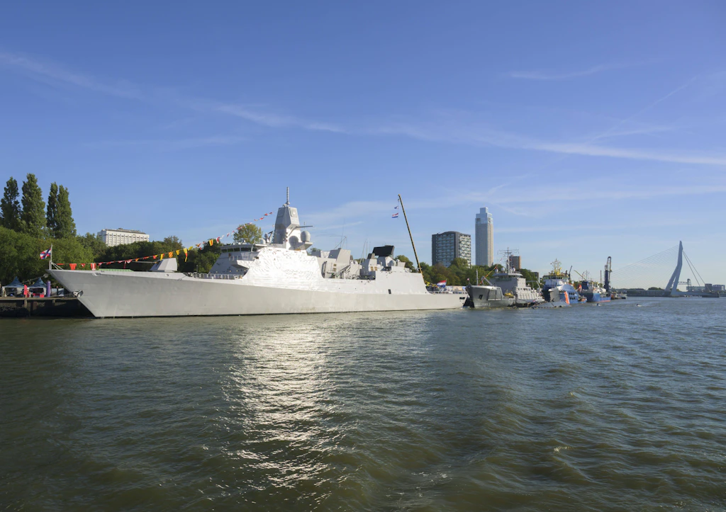 500-Millionen-Kriegsschiff mit einem Fünf-Euro-Tracker geortet