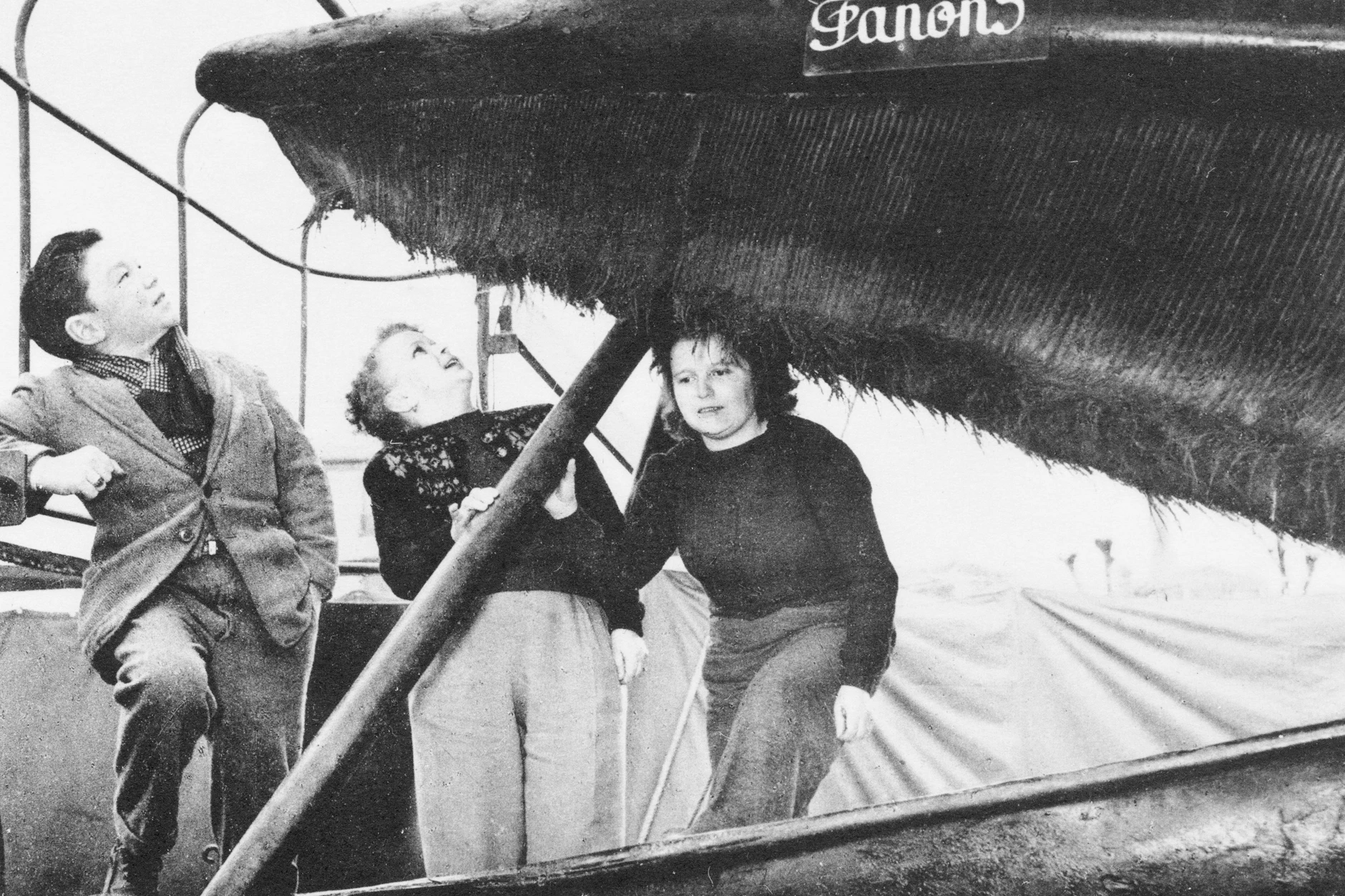 Solche Bilder waren damals der Hit: Eltern ließen gern ihre Kinder im Maul des Wals Goliath fotografieren.