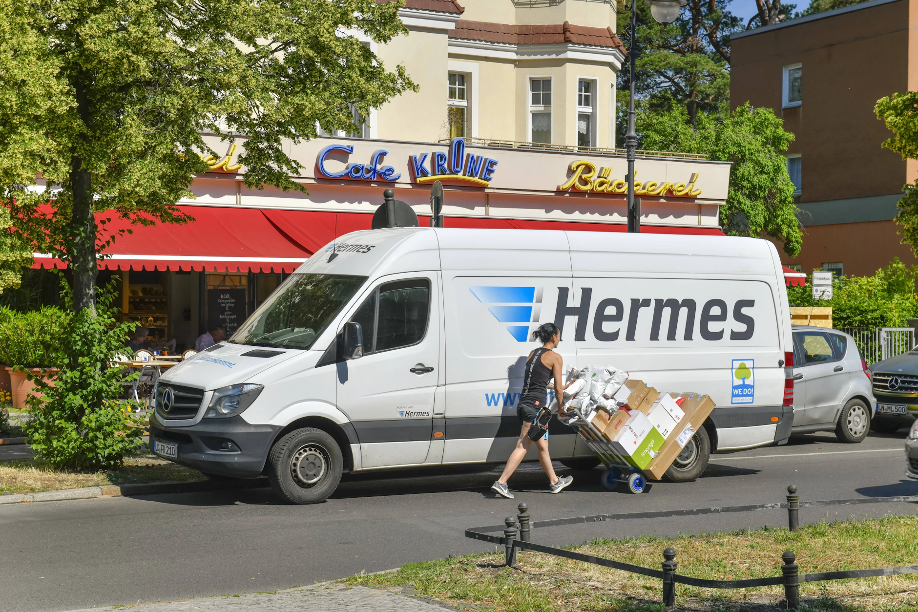 Hermes-Paketzustellung in Zehlendorf.