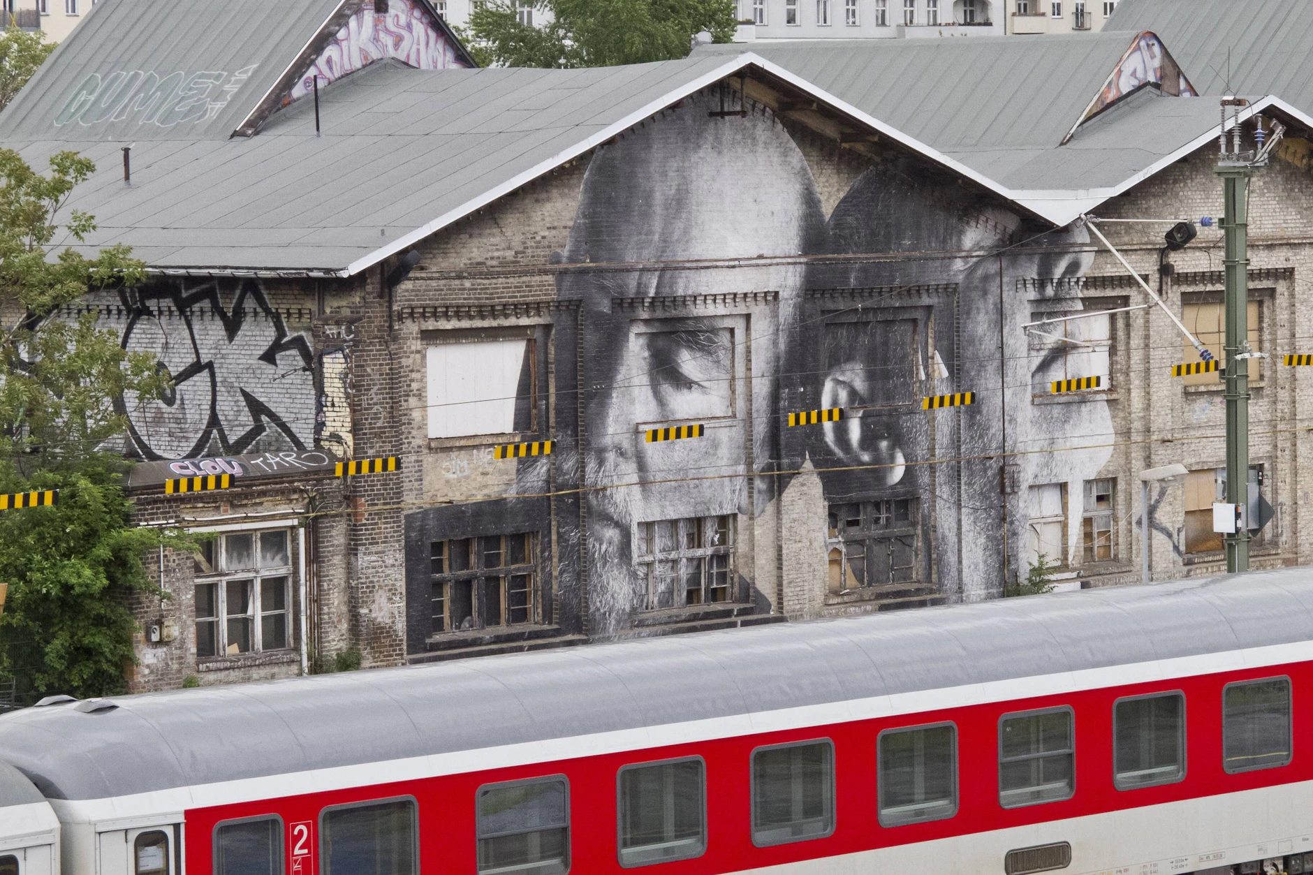 Diese Streetart sieht man an der Revaler Straße in Berlin-Friedrichshain.