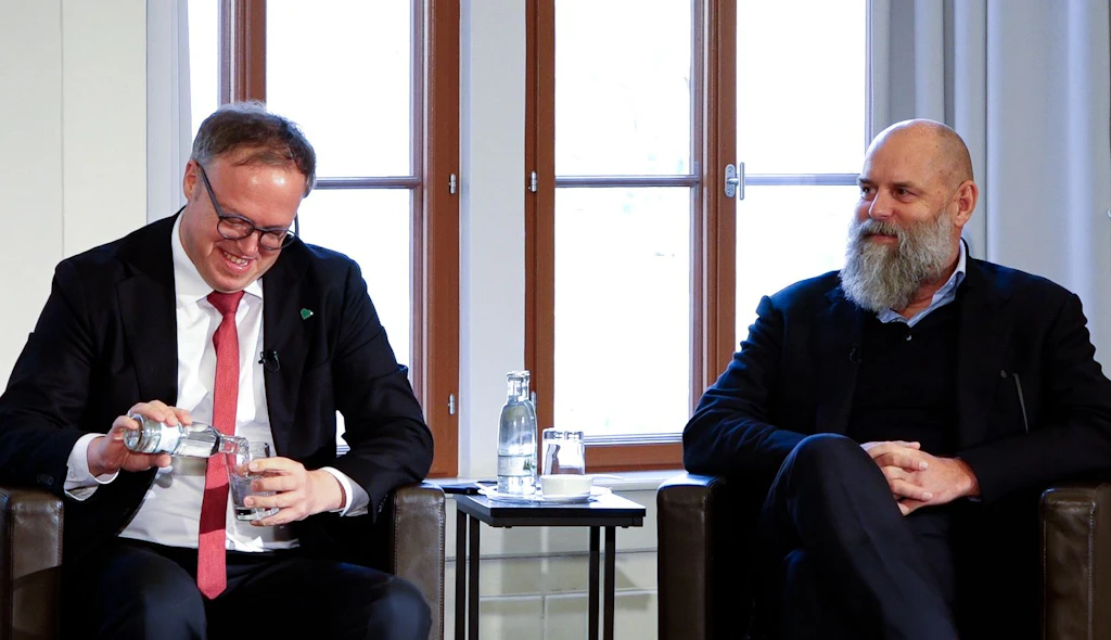 Mario Voigt im Diskurs mit Holger Friedrich in Ettersburg: Ostdeutschland ist der Seismograf der Republik