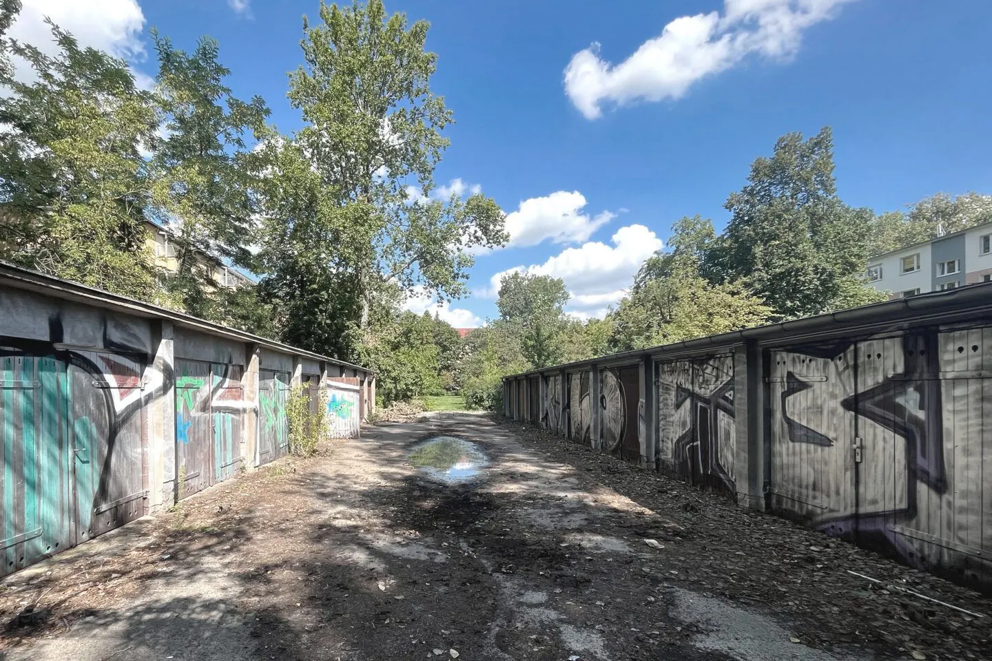 Die alten Garagen aus DDR-Zeiten sollen abgerissen werden und Neubauten weichen.