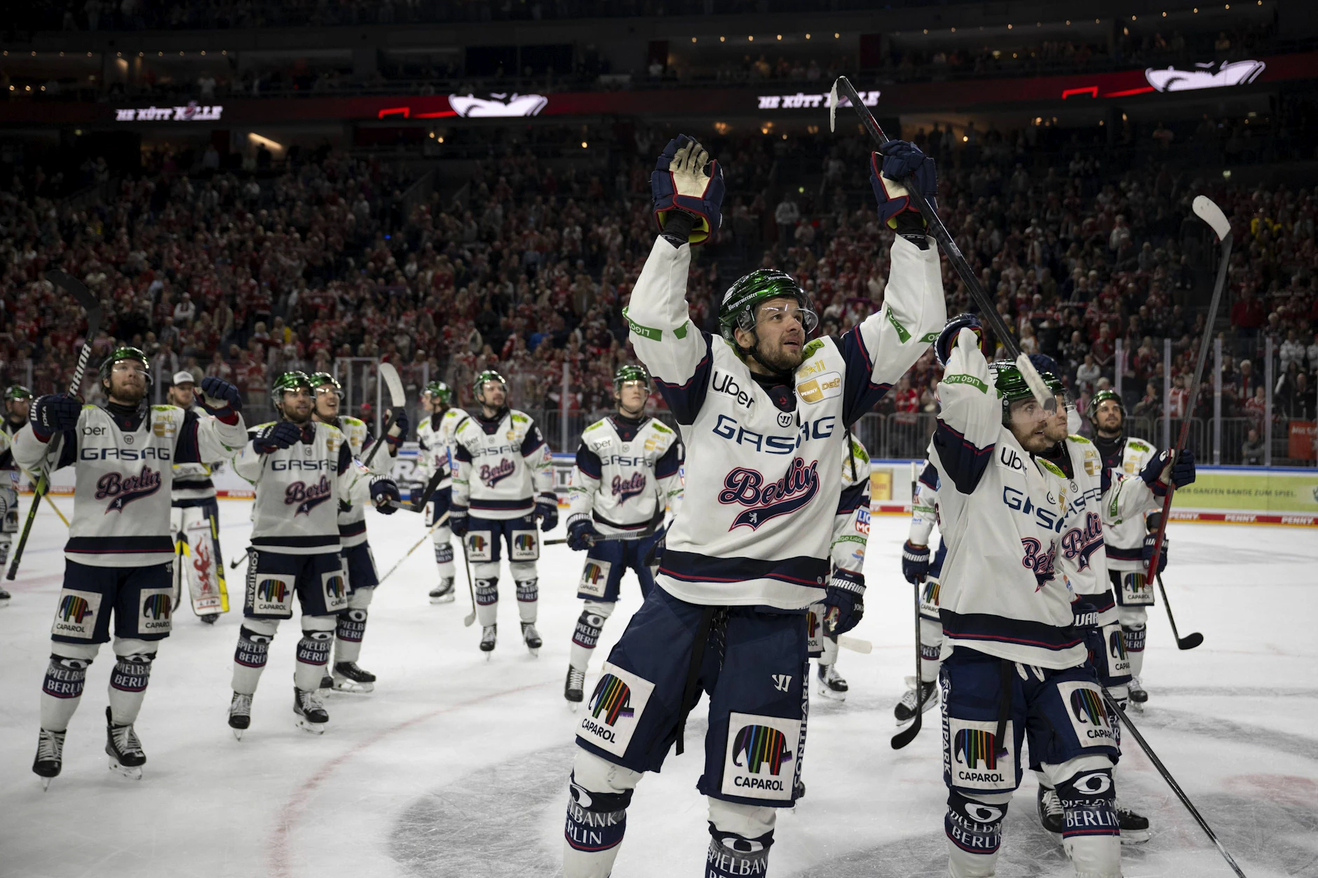 Die Eisbären Berlin stehen nach einem Play-off-Sieg über die Kölner Haie im Finale.