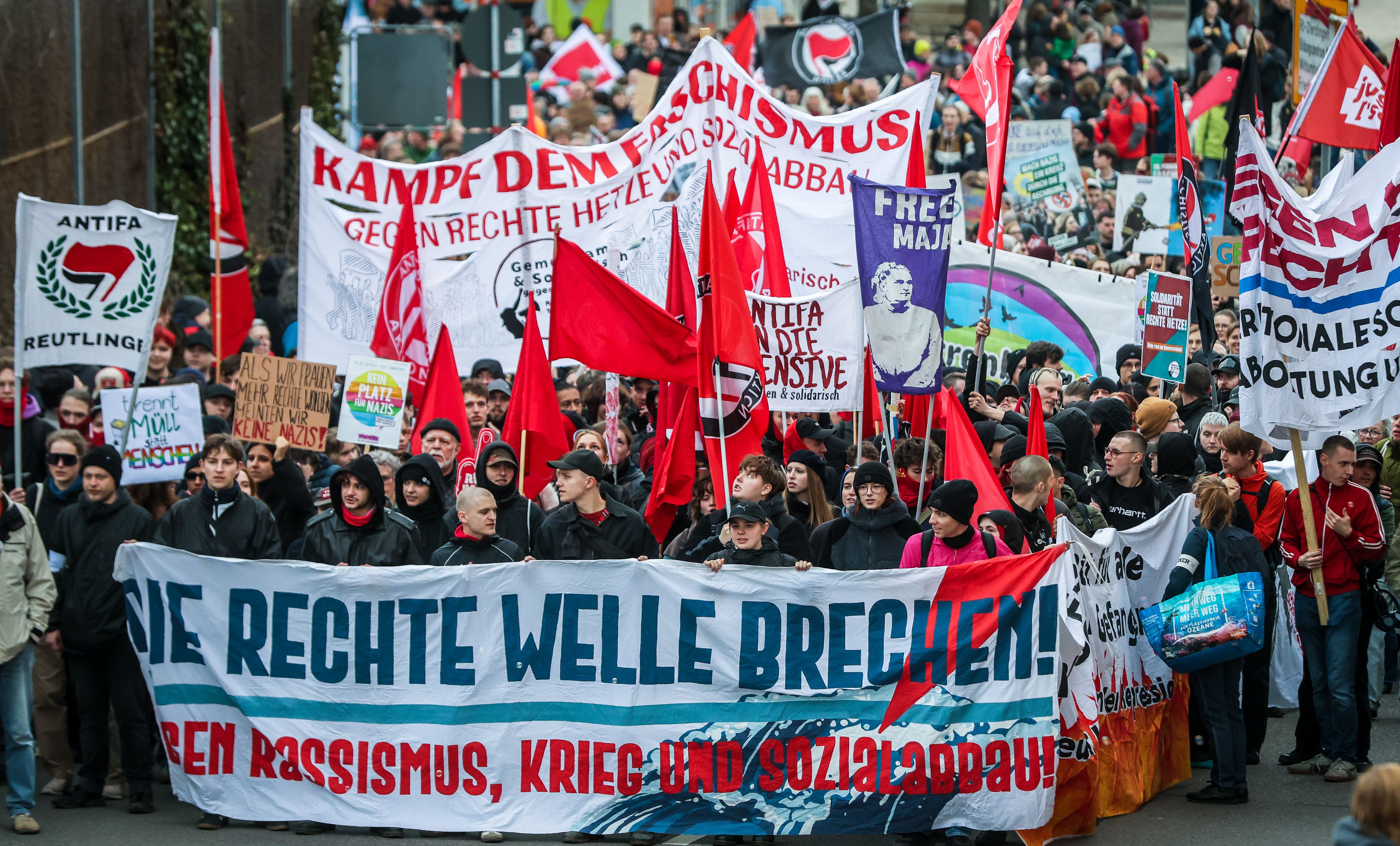 Wenn die Mitte ihre Ränder verliert: „Unsere Demokratie“ in der Krise