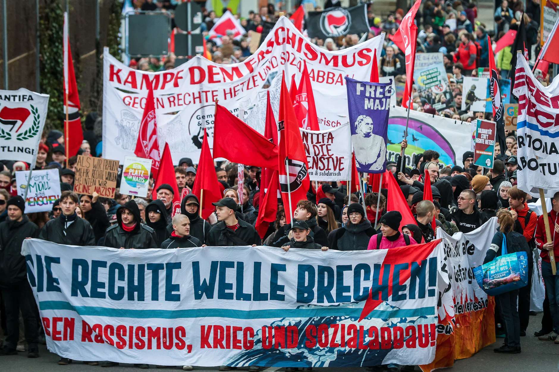 Ende Februar im baden-württembergischen Reutlingen: eine Demonstration gegen die AfD und ihren Thüringer Fraktionschef Bernd Höcke.