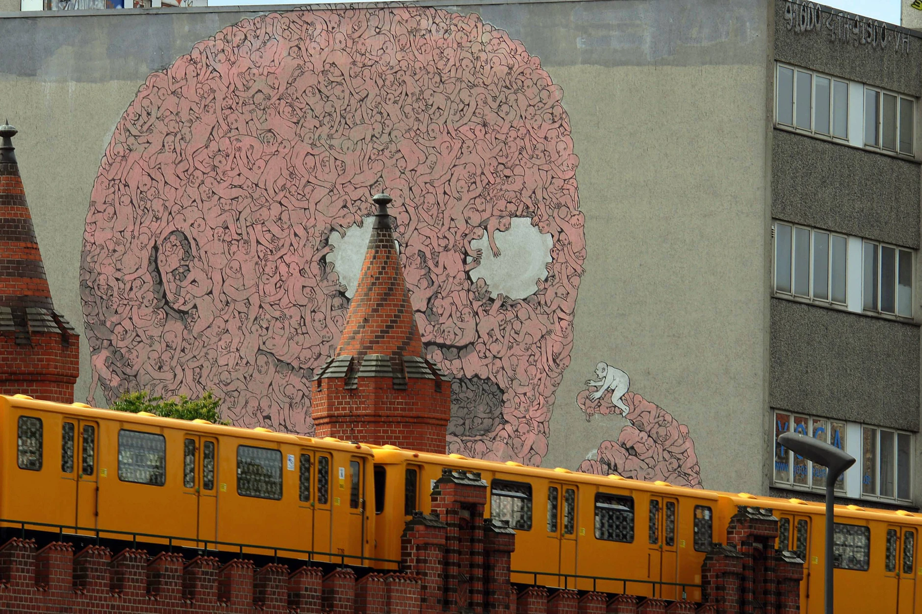 Auch die BVG ist Streetart gegenüber grundsätzlich nicht abgeneigt.