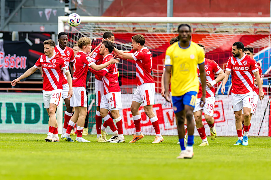 Sensationeller 5:3-Sieg gegen Essen: Energie Cottbus hat den Aufstieg im Visier.