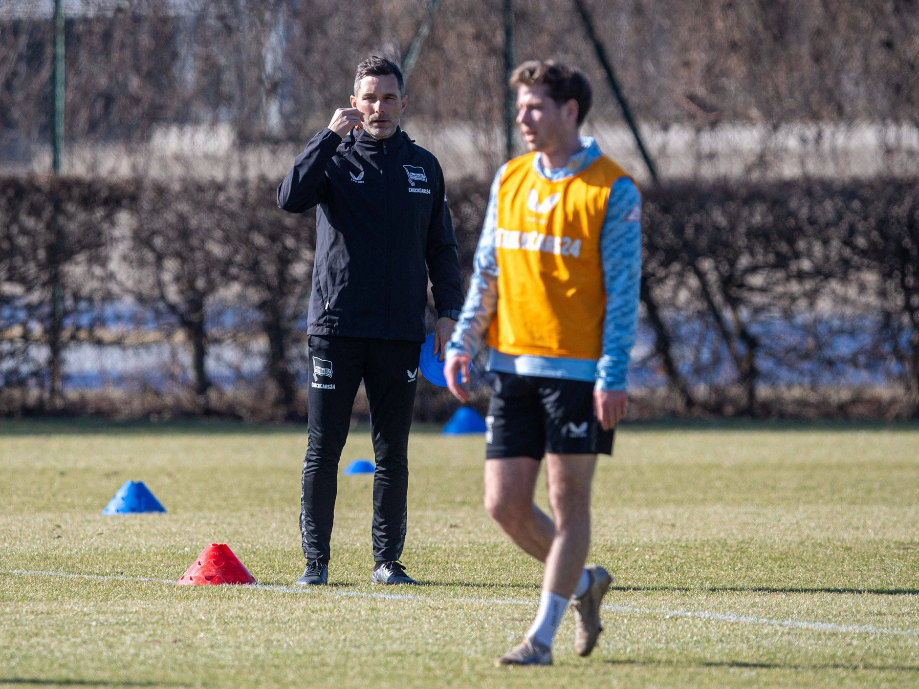 Hertha-Trainer Stefan Leitl will von Leon Jensen mehr Leistung sehen.
