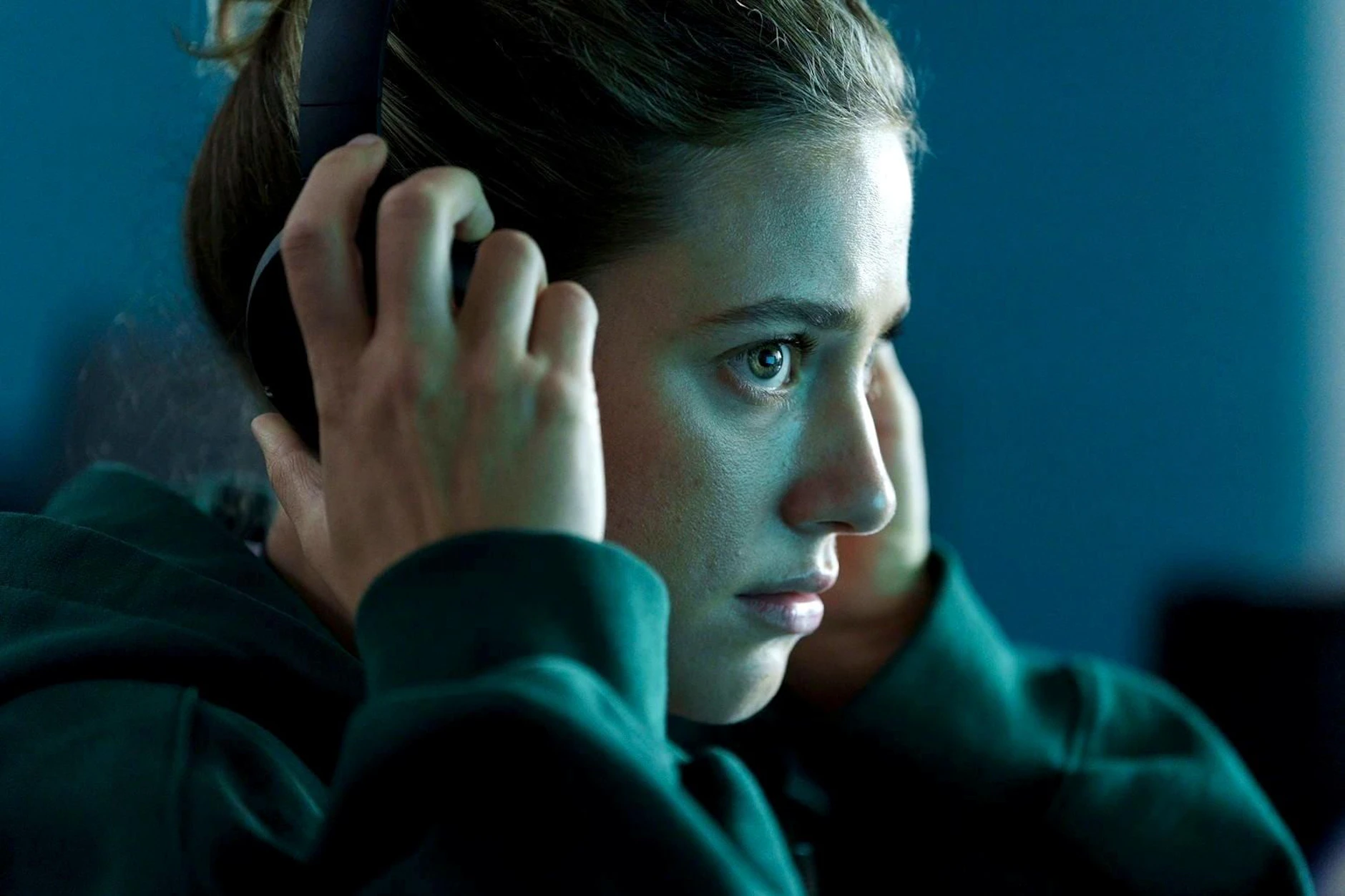 Lili Reinhardt spielt in „American Sweatshop“ eine Content-Managerin.