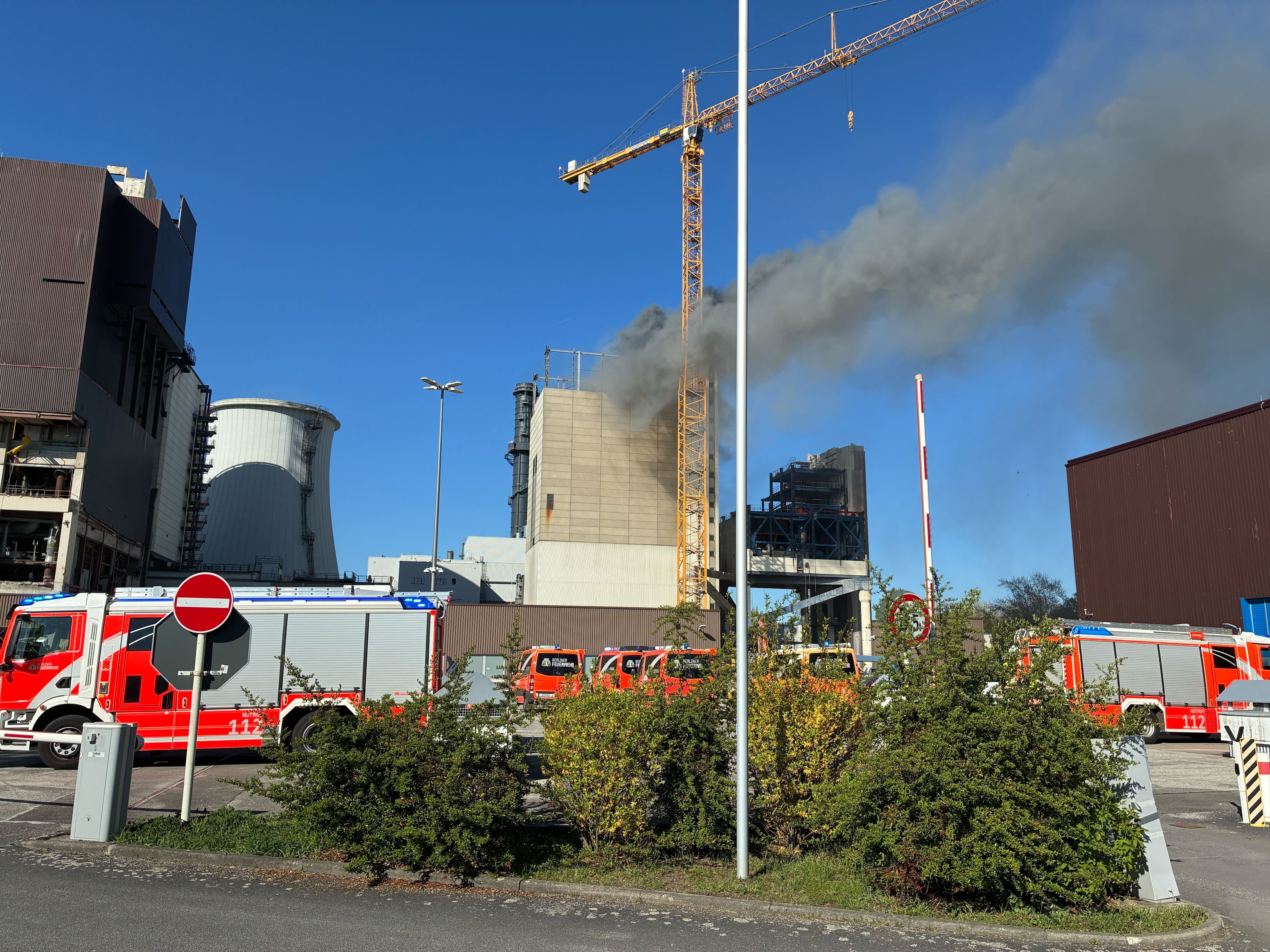Brand in Berlin-Lichterfelde: Feuer auf Heizkraftwerk-Gelände ausgebrochen