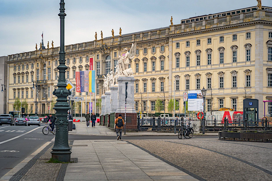 Die Spreepromenade am Humboldt-Forum in Berlin-Mitte wurde im September zum Schauplatz einer tödlichen Auseinandersetzung.