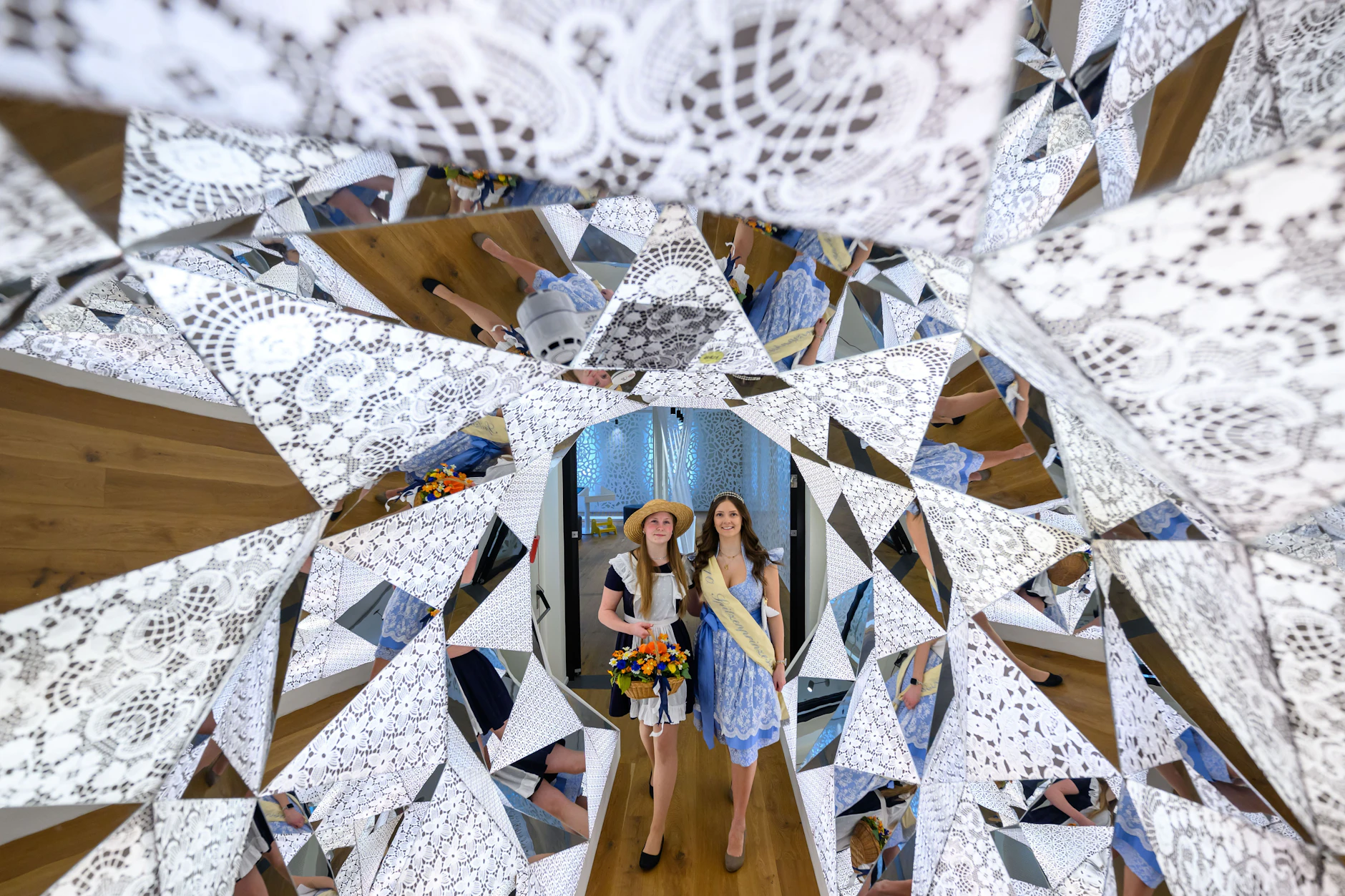 Die Stadt Plauen trägt den Beinamen „Spitzenstadt“. Deswegen heißt das große Stadtfest auch „Spitzenfest“.