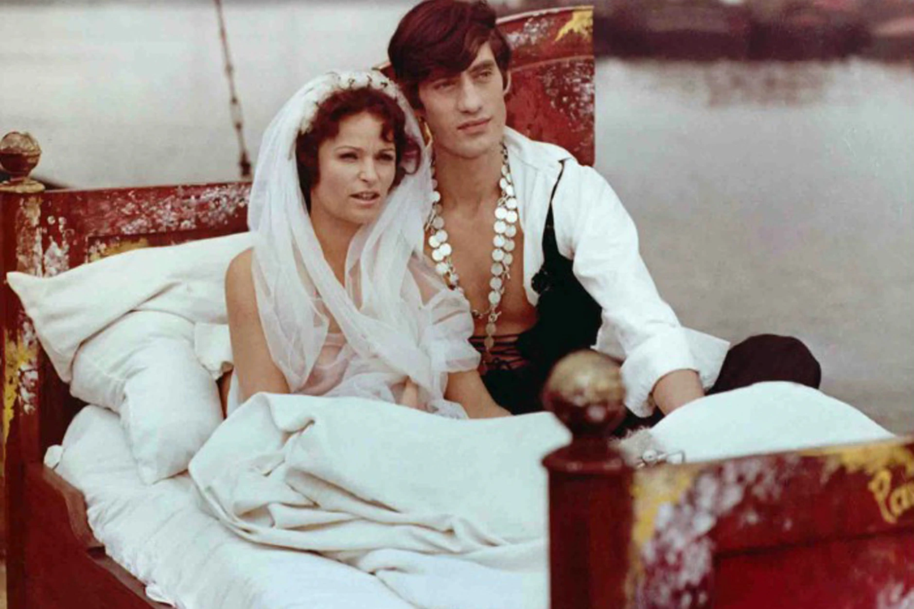 Szene aus dem Kultfilm „Die Legende von Paul und Paula“ mit Winfried Glatzeder und Angelica Domröse, zu dem die Puhdys zwei Hits beisteuerten.