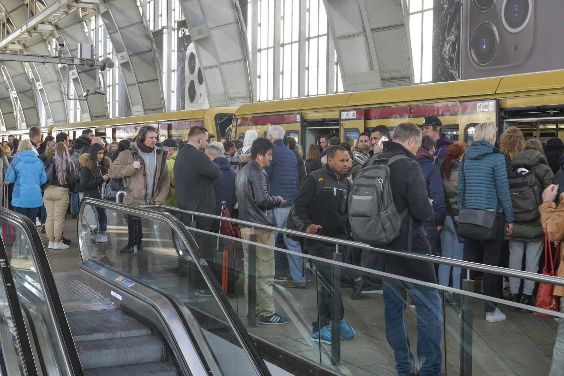 Volle S-Bahnen: Viele steigen lieber um aufs Fahrrad.