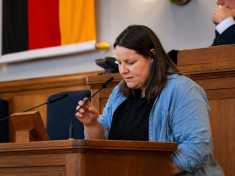 Die Jugendstadträtin Sarah Nagel bei der BVV-Sitzung im Rathaus Neukölln