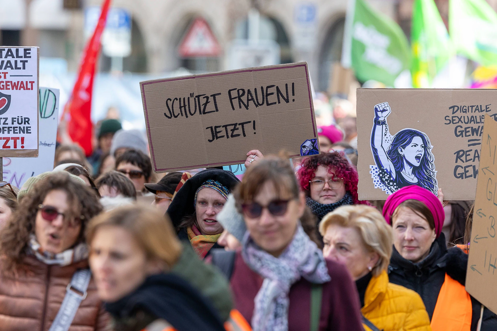 Demonstration gegen sogenannte sexualisierte digitale Gewalt.