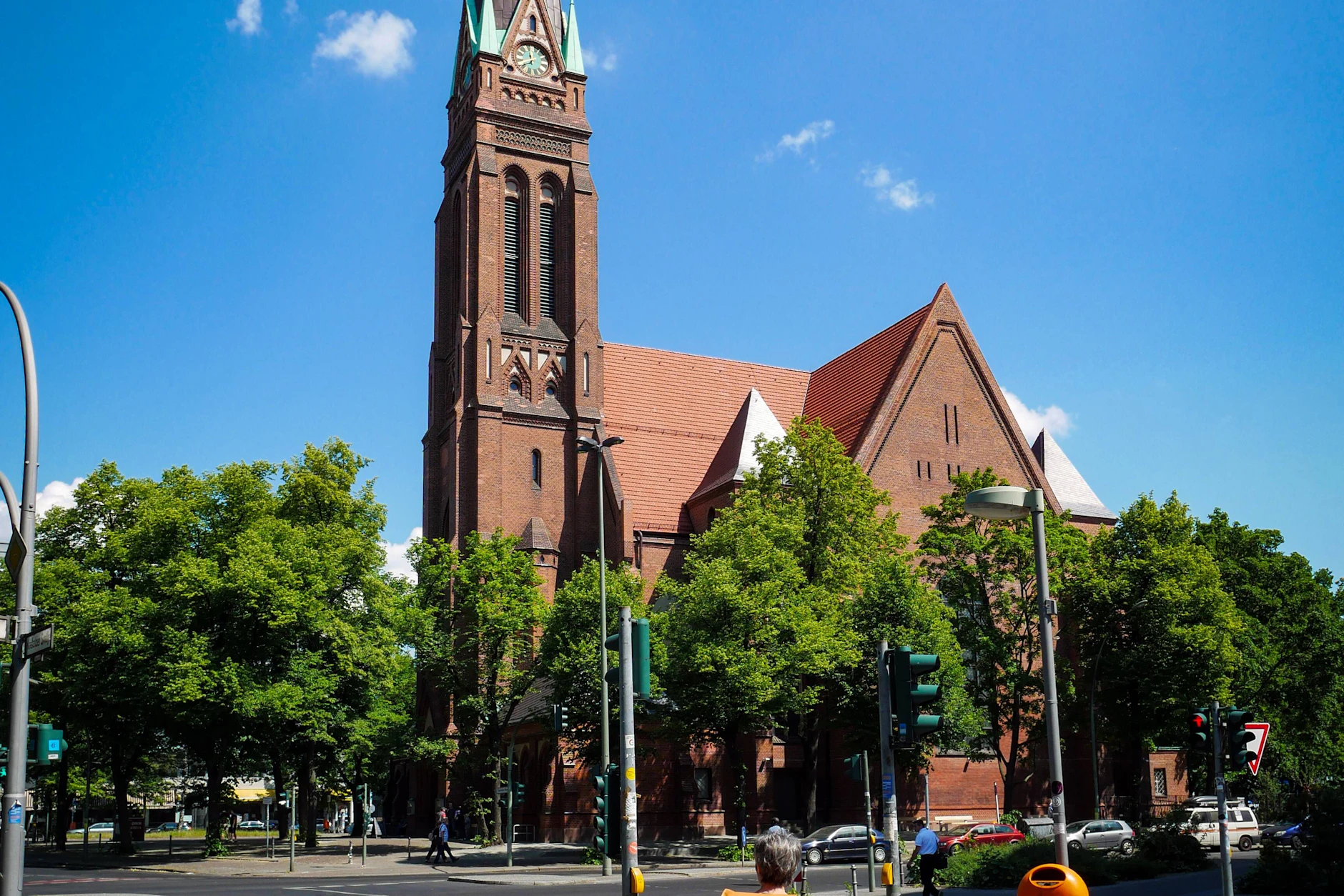 Die Protestwoche der Neuen Generation startete mit einem Protesttraining in der Heilandskirche in Berlin-Moabit.