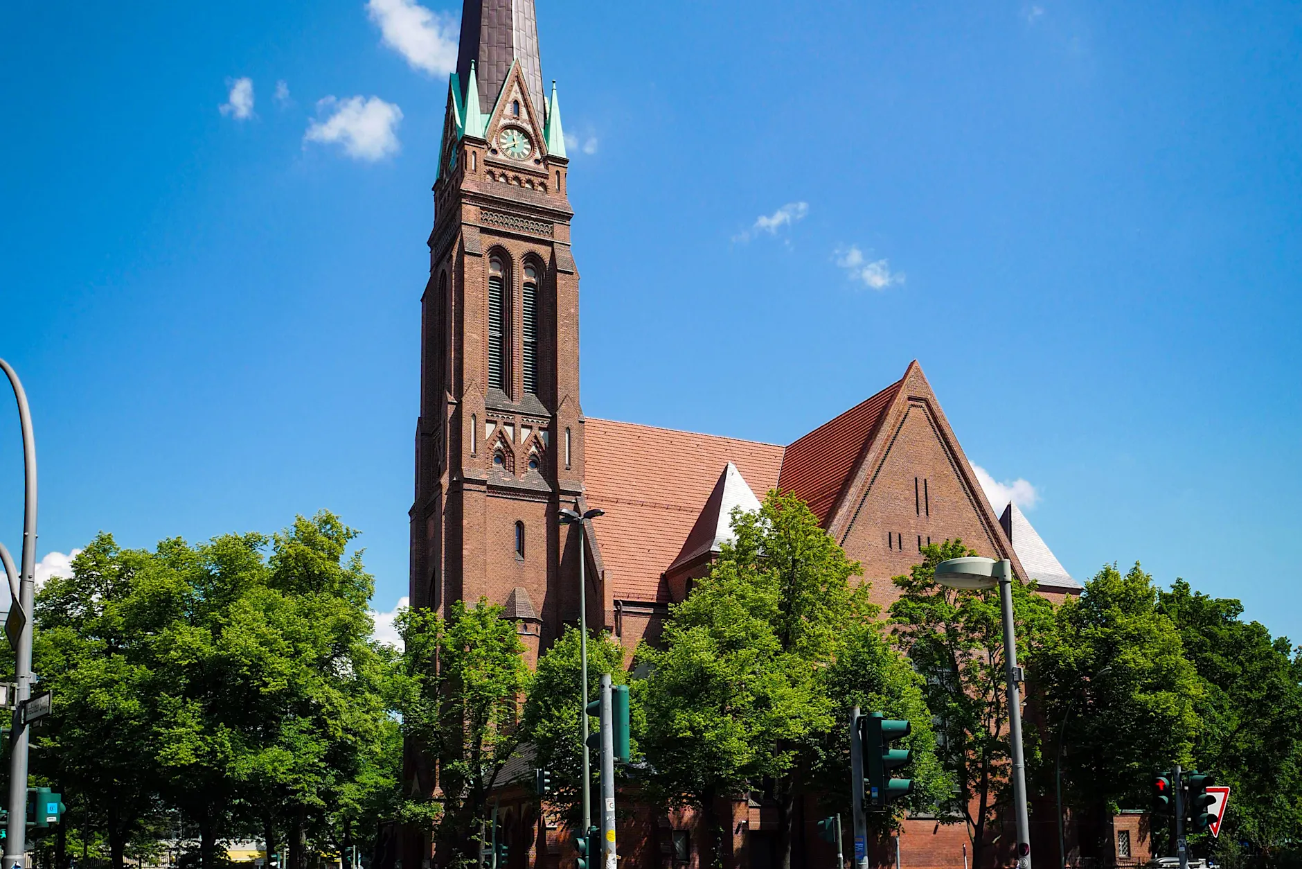 Neue Generation trainiert Protest in Kirche in Berlin-Moabit