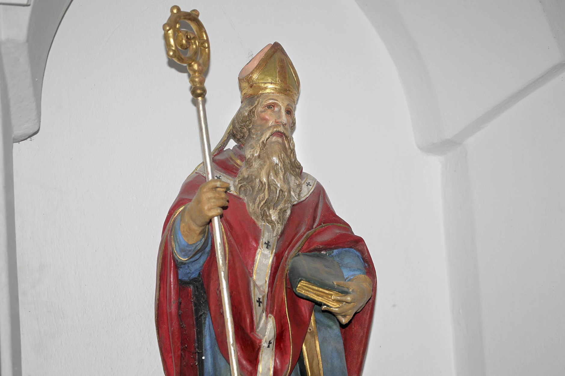 Figur des St. Servatius im Servatiusstift in Augsburg. Der heilige Servatius ist einer der fünf Eisheiligen.