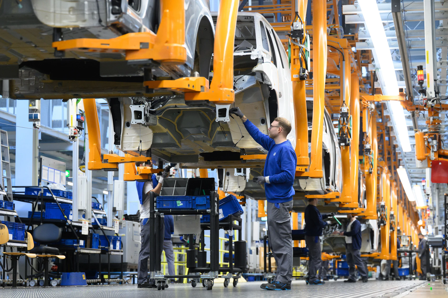 Vor allem in energieintensiven Branchen wie der Automobilindustrie verliert Deutschland laut Wirtschaftsexperten in den letzten Jahren zunehmend an Wettbewerbsfähigkeit.