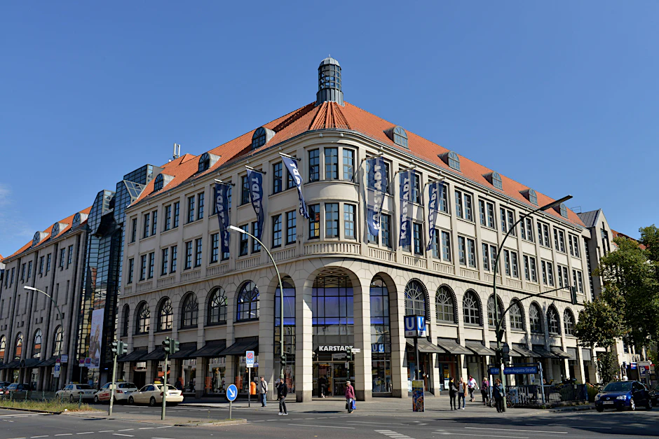 Im Karstadt-Haus am Tempelhofer Damm zieht Woolworth ein.