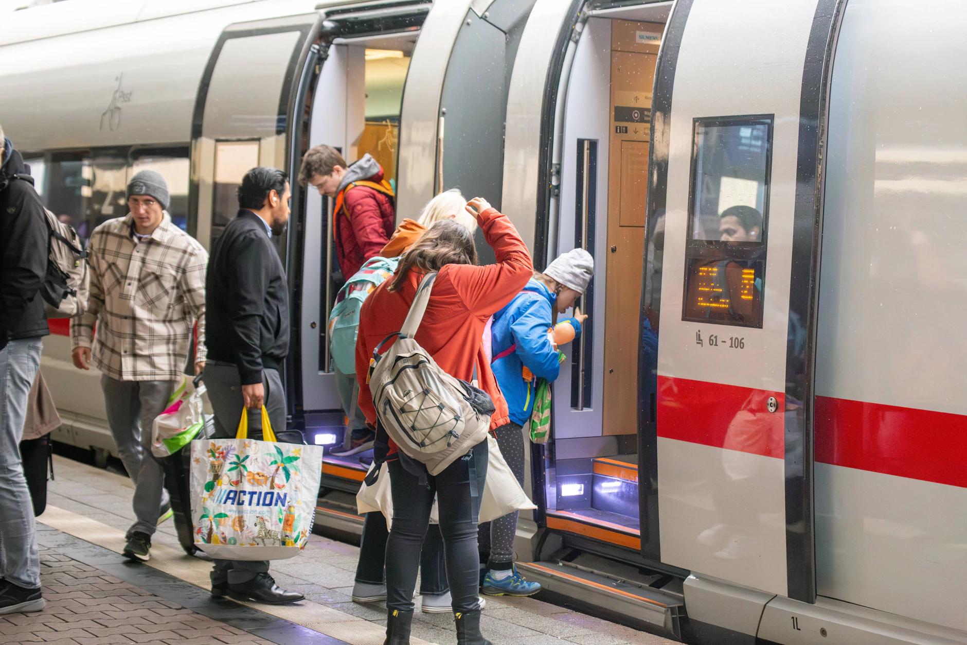 Reisen? Besser nicht mit der Bahn, sagen immer mehr Deutsche.