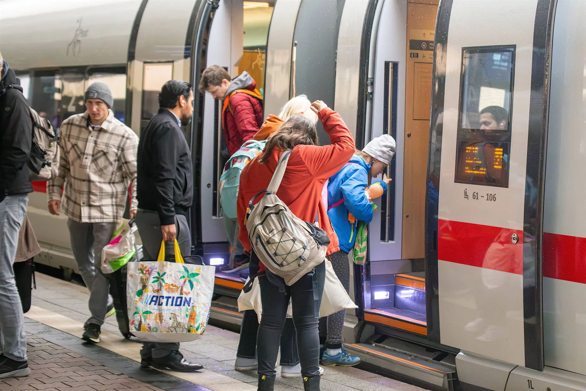 Frust über Bahn-Chaos treibt Deutsche zurück zum Auto