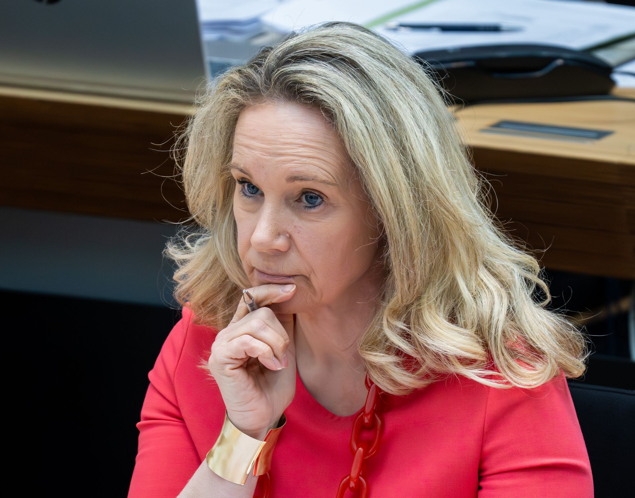 Im Fördersumpf: Warum ist Senatorin Wedl-Wilson eigentlich noch im Amt?