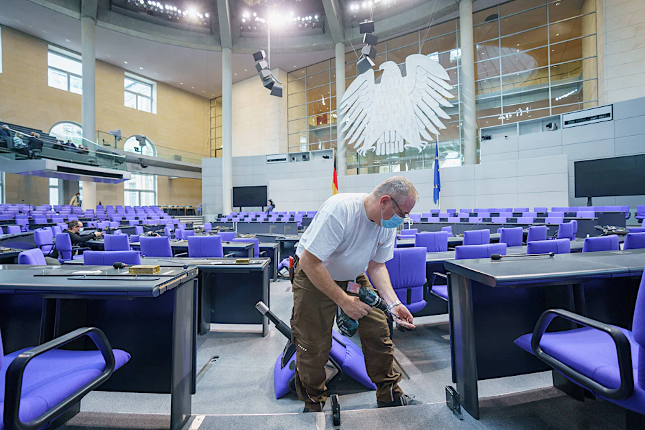 Handwerker bei Arbeiten im Bundestag: Unter den über 600 Parlamentariern gibt es hingegen kaum Handwerker.