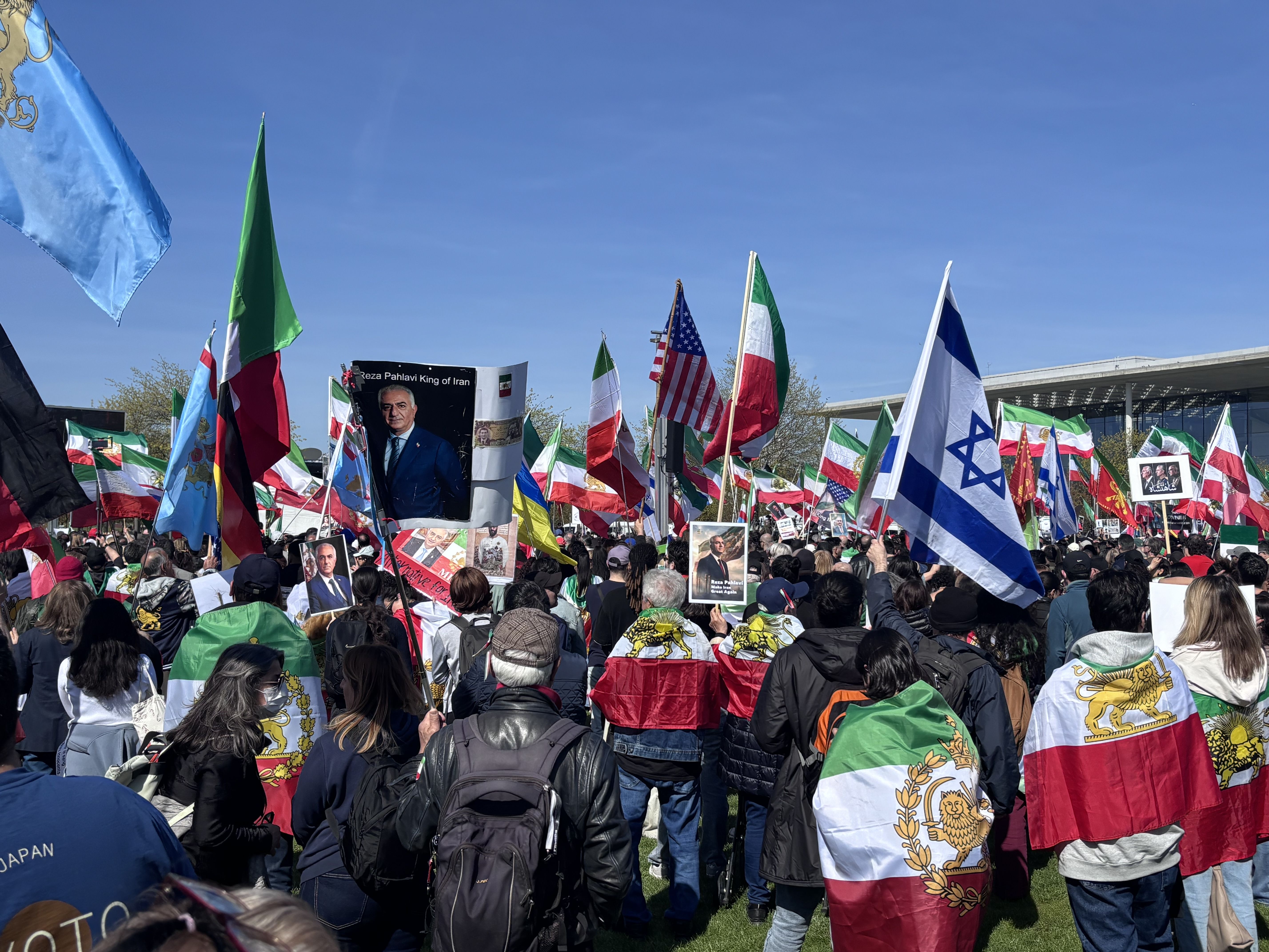 Irans Exil-Kronprinz in Berlin: Appell an die Welt, sich Teheran nicht zu beugen