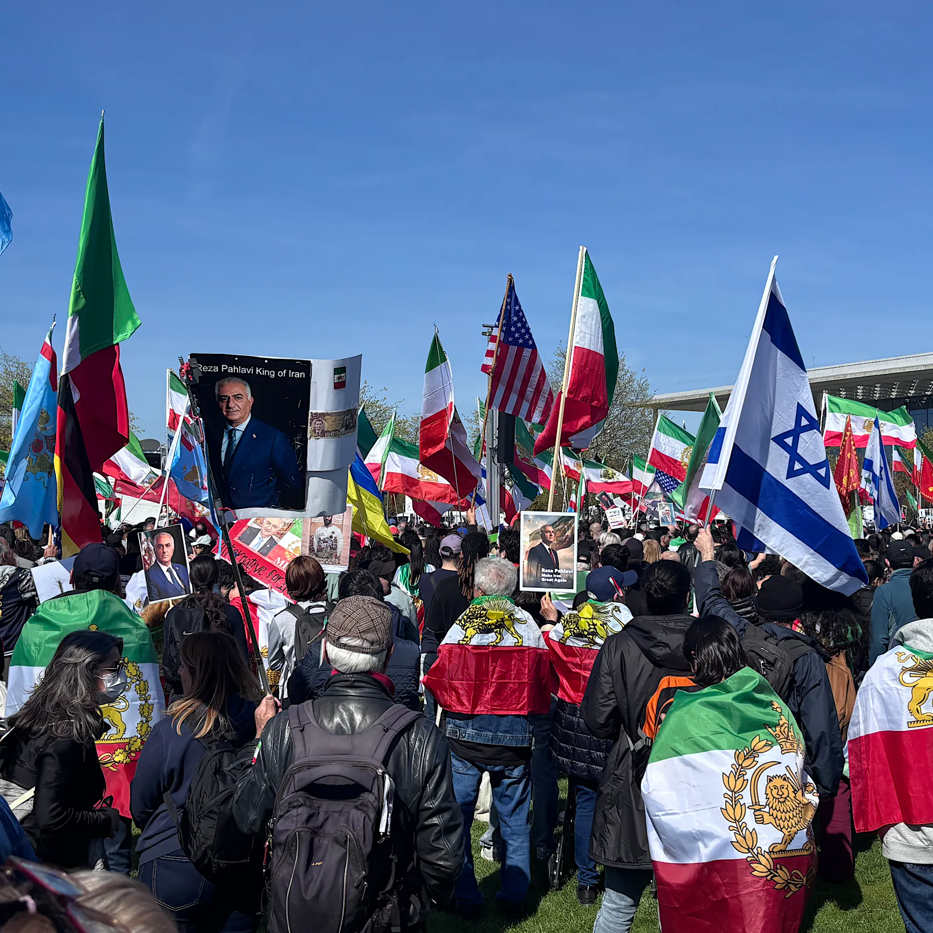 Irans Exil-Kronprinz in Berlin: Appell an die Welt, sich Teheran nicht zu beugen