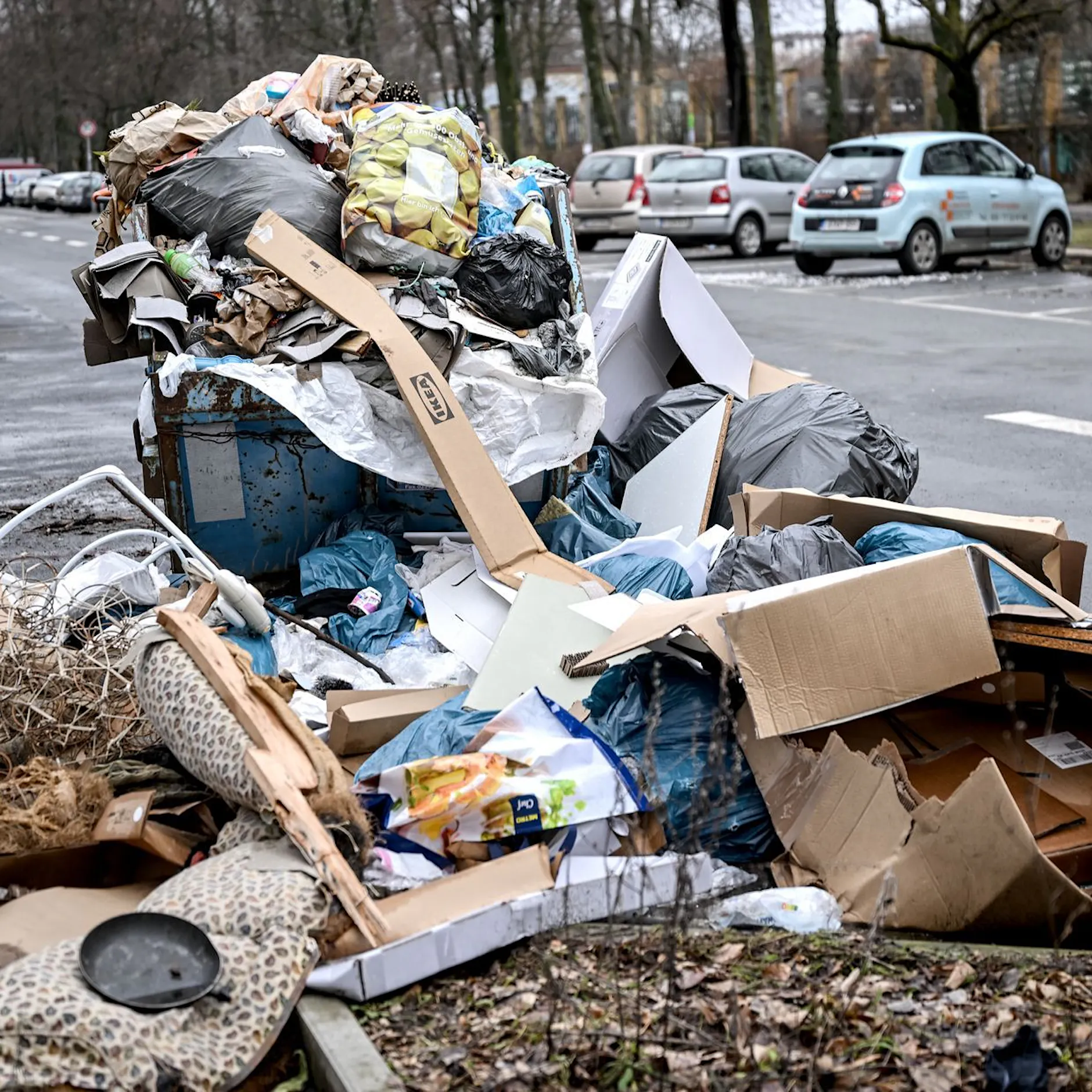 Trauriger Rekord: Das sind die Müll-Hotspots in Marzahn-Hellersdorf!