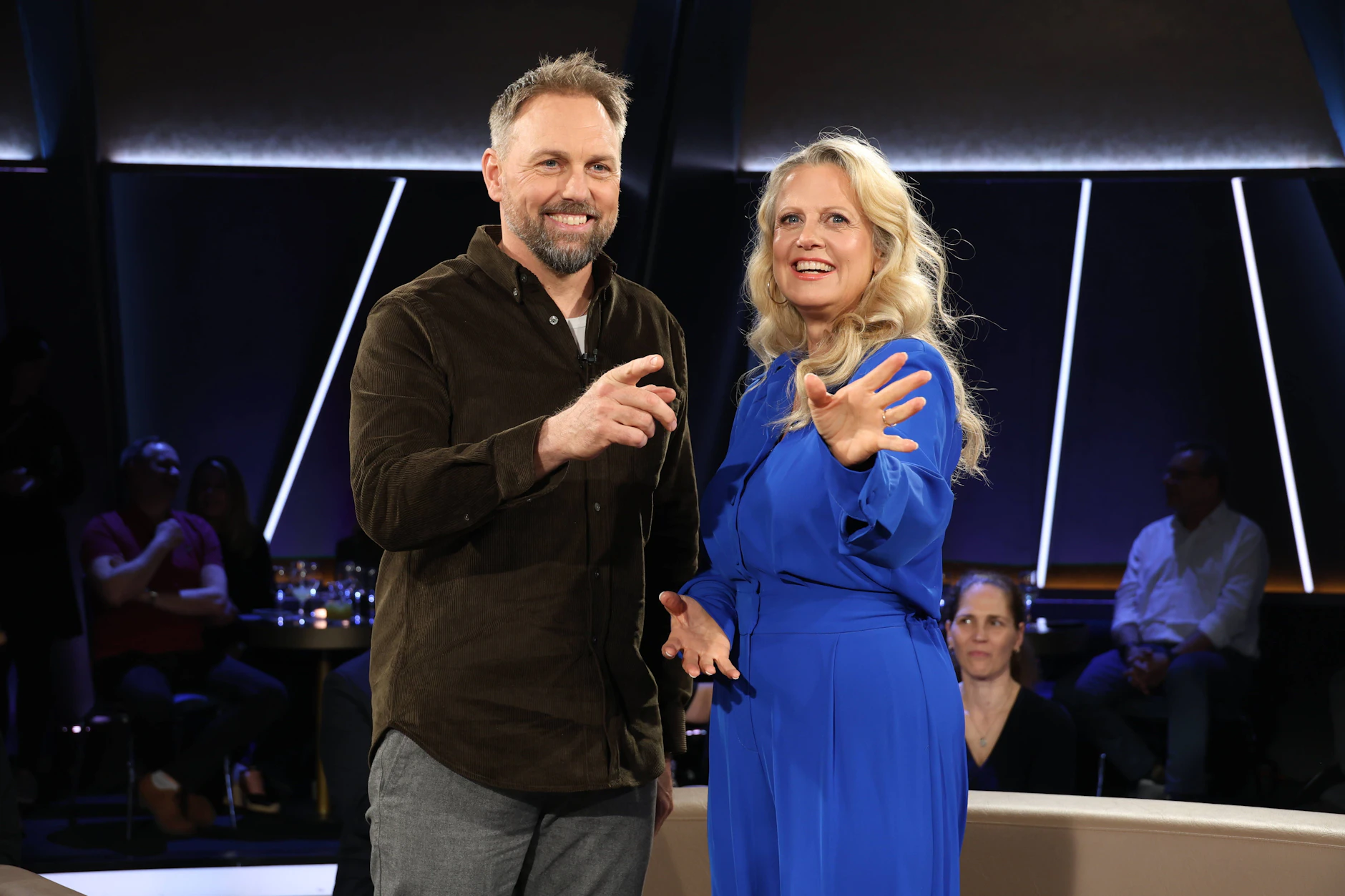 Mit Co-Moderator Steven Gätjen hatte Barbara Schöneberger am Freitag bei der „NDR Talk Show“ viel Spaß.