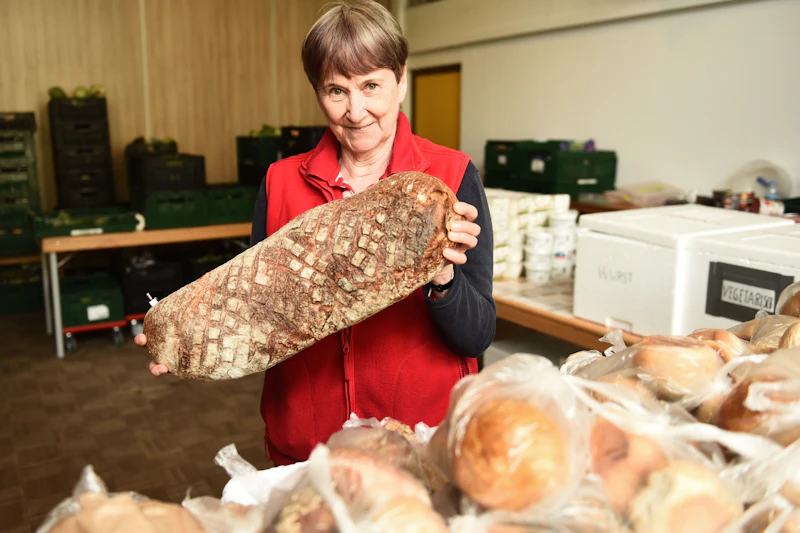Diese Rentnerin (76) aus Berlin-Spandau ist ein Engel der Armen