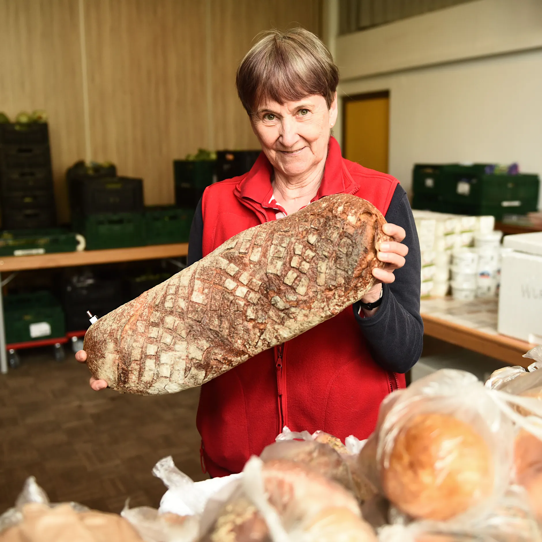 Diese Rentnerin (76) aus Berlin-Spandau ist ein Engel der Armen