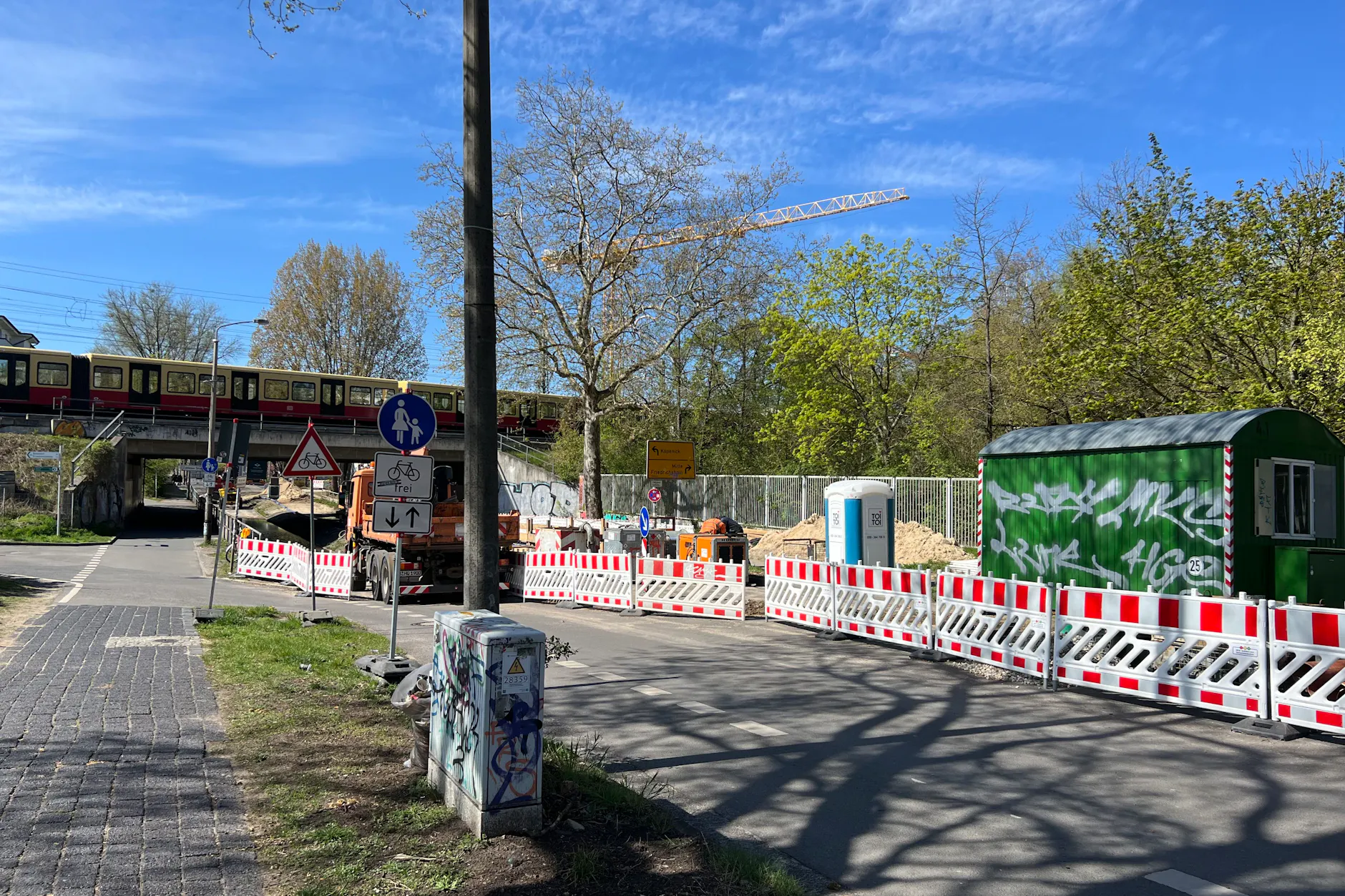 Auf Höhe Schlichtallee 15 platzte im März das Wasserrohr - mit Folgen für den motorisierten Verkehr.