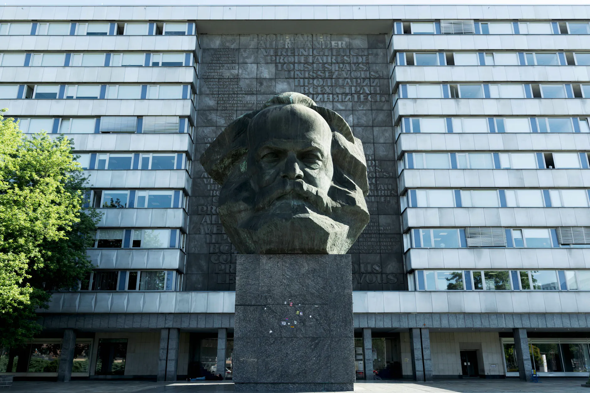 Das Karl-Marx-Monument in Chemnitz erinnert an den früheren Namen der Stadt.