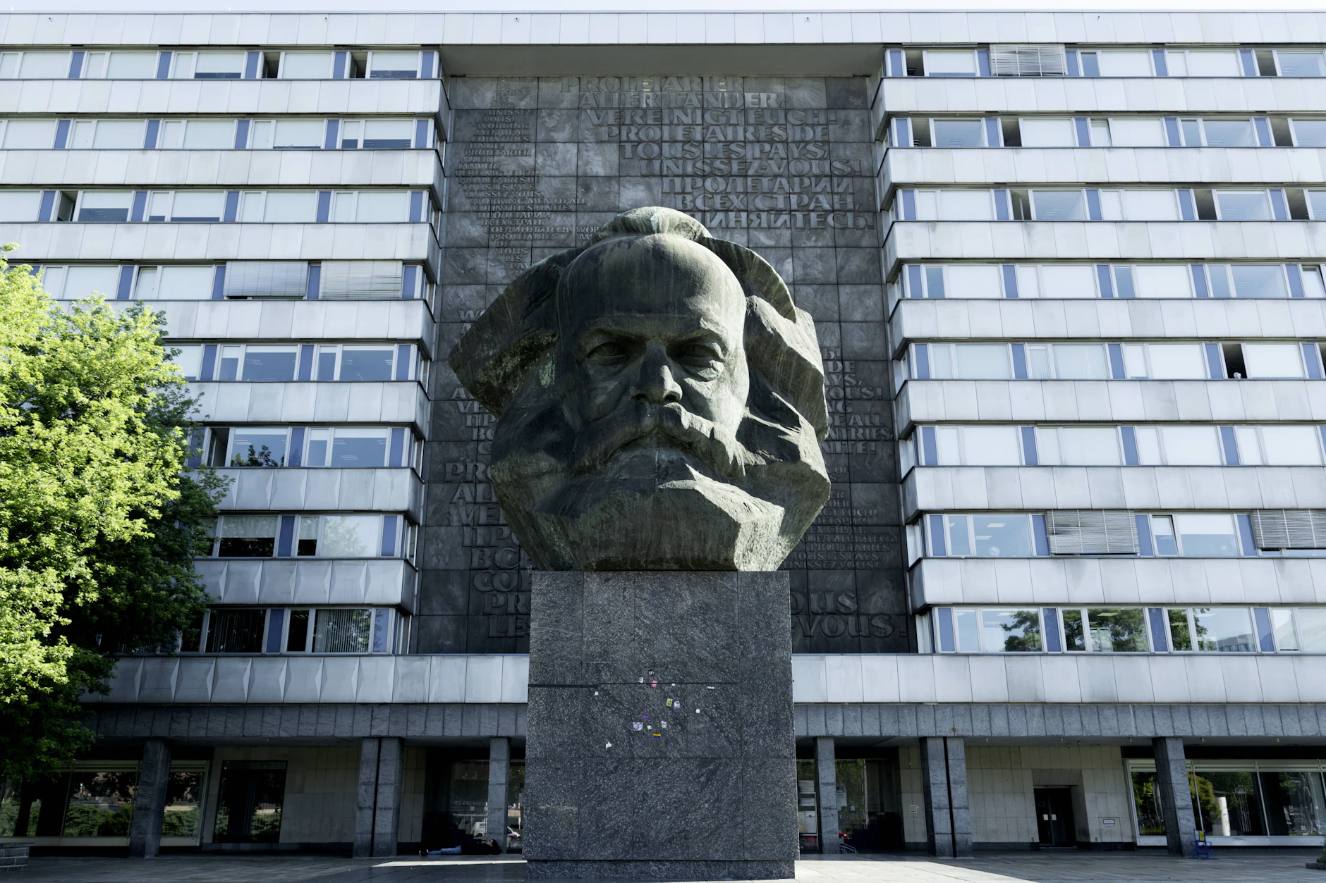 Das Karl-Marx-Monument in Chemnitz erinnert an den früheren Namen der Stadt.