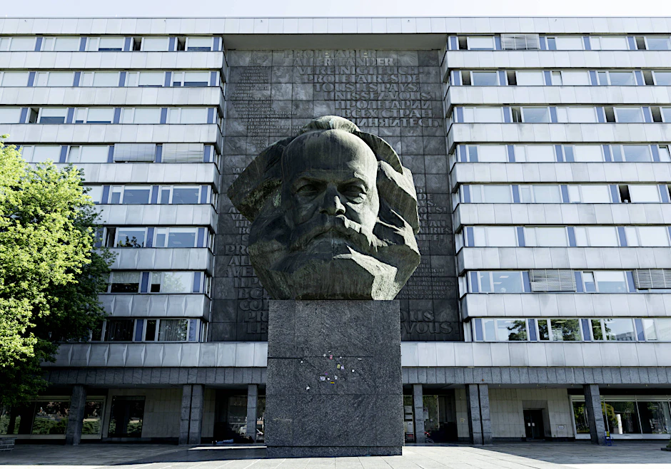 Das Karl-Marx-Monument in Chemnitz erinnert an den früheren Namen der Stadt.