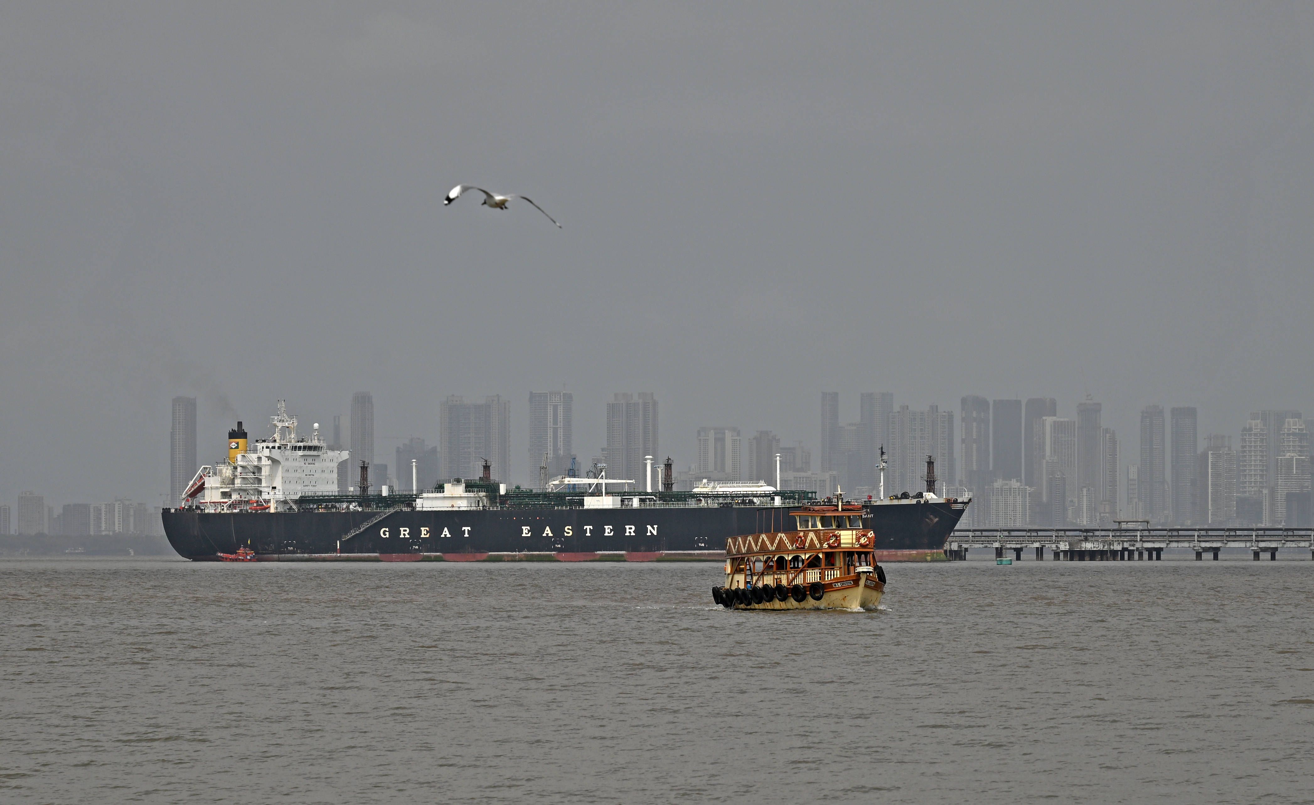 Image - Straße von Hormus: Ölpreise bleiben hoch, US-Iran-Gespräche stocken