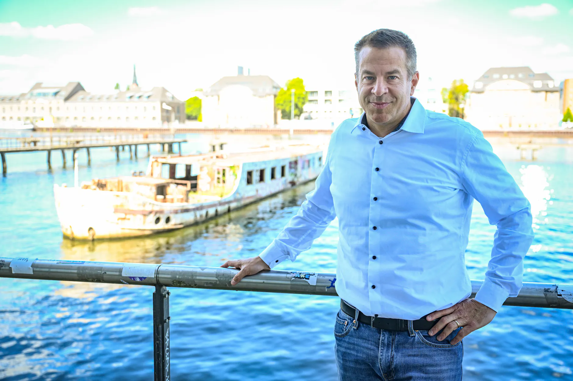 Quirin Graf Adelmann am Sprreeufer: Der Geschäftsmann entstammt übrigens einer Weinbauerfamilie aus Baden-Württemberg.