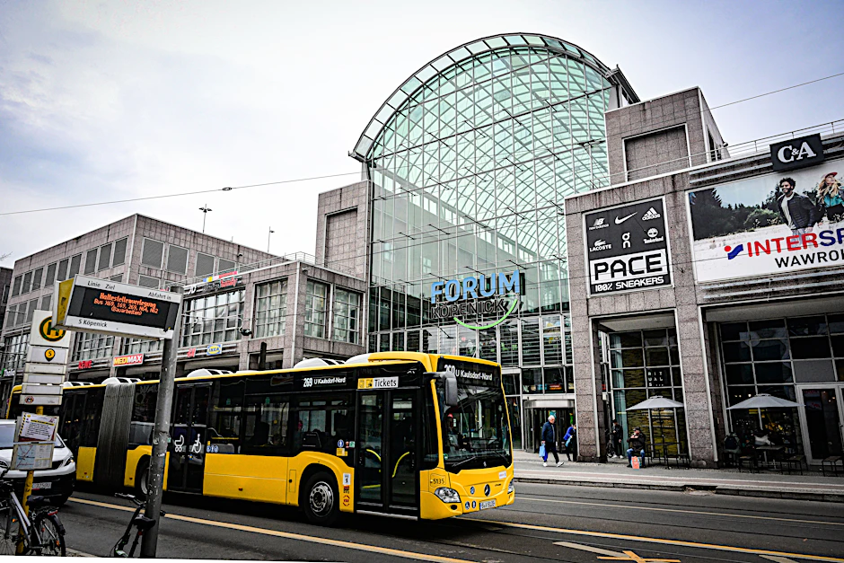 Das Forum Köpenick an der Bahnhofstraße – hier hat jetzt ein neuer Shop eröffnet. Für Kunden ist er ein alter Bekannter.