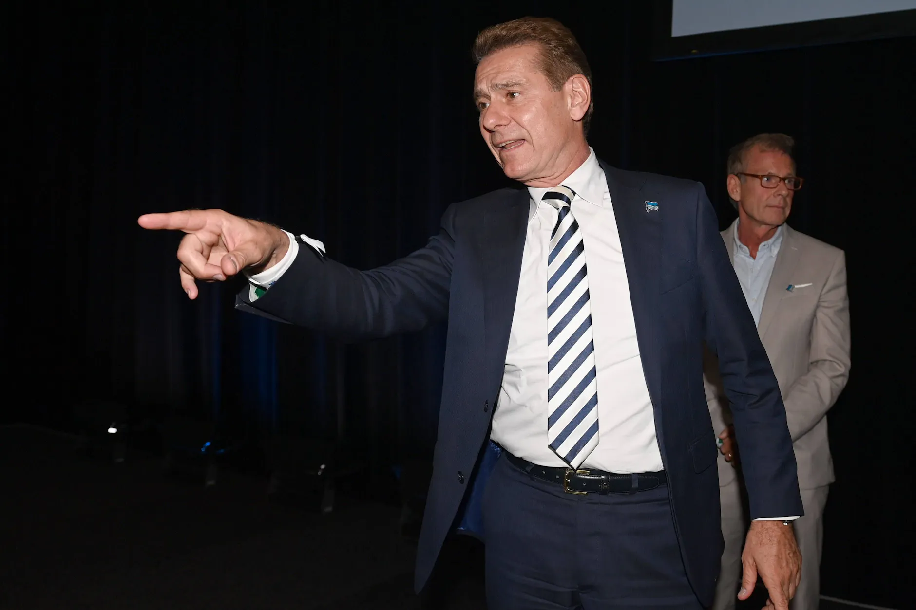 Dr. Torsten-Jörn Klein will bei Hertha BSC Aufsichtsratsboss bleiben. Doch er hat Sonntag bei WAhl einen starken Konkurrenten.