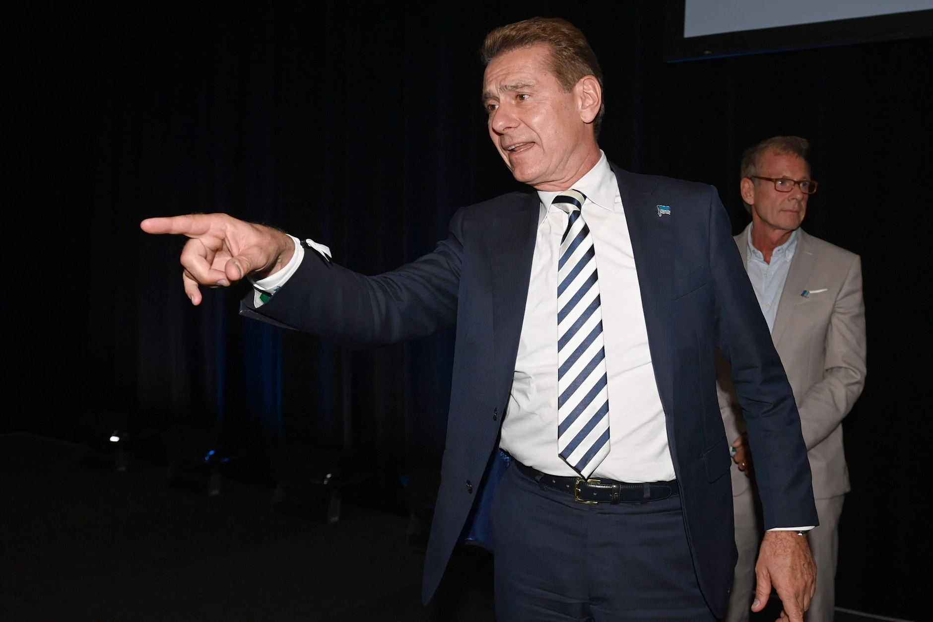 Dr. Torsten-Jörn Klein will bei Hertha BSC Aufsichtsratsboss bleiben. Doch er hat Sonntag bei WAhl einen starken Konkurrenten. 