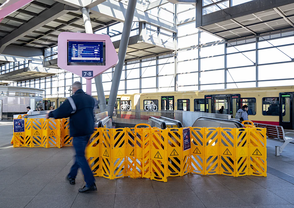 Am Berliner Bahnhof Südkreuz sind weiterhin einige Rolltrppen außer Betrieb.