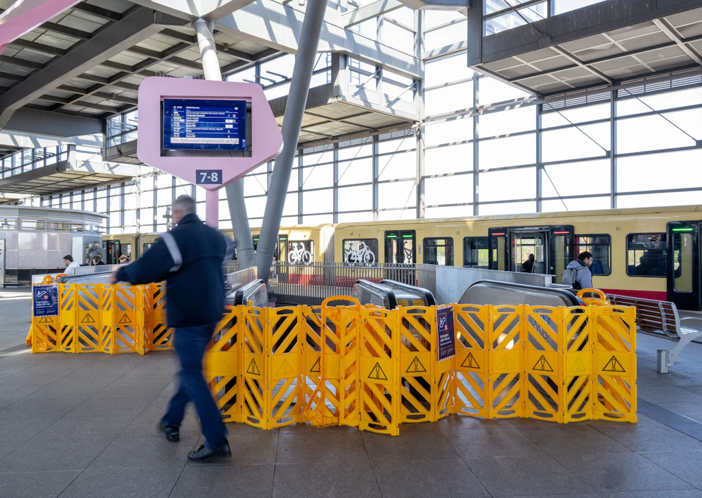 Deutsche Bahn: Rolltreppen am Südkreuz und Hauptbahnhof sind weiterhin kaputt