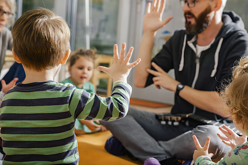 Nach Angaben des Berliner Senats sollen Kinder in Kitas „auf ein Leben in einer demokratischen Gesellschaft vorbereitet werden“.