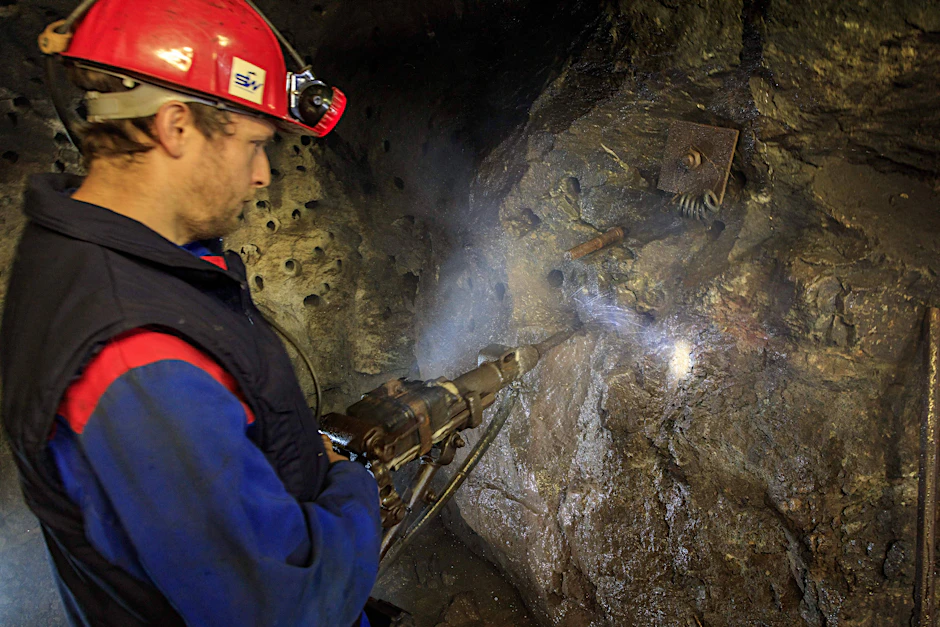 Ein asiatischer Investor will sich den Zugriff auf Bodenschätze aus dem Erzgebirge sichern. Konkret geht es um Wolfram- und Zinnvorkommen bei Pöhla. (Im Bild: Besucherbergwerk Pöhla mit Zinnkammern DEU)