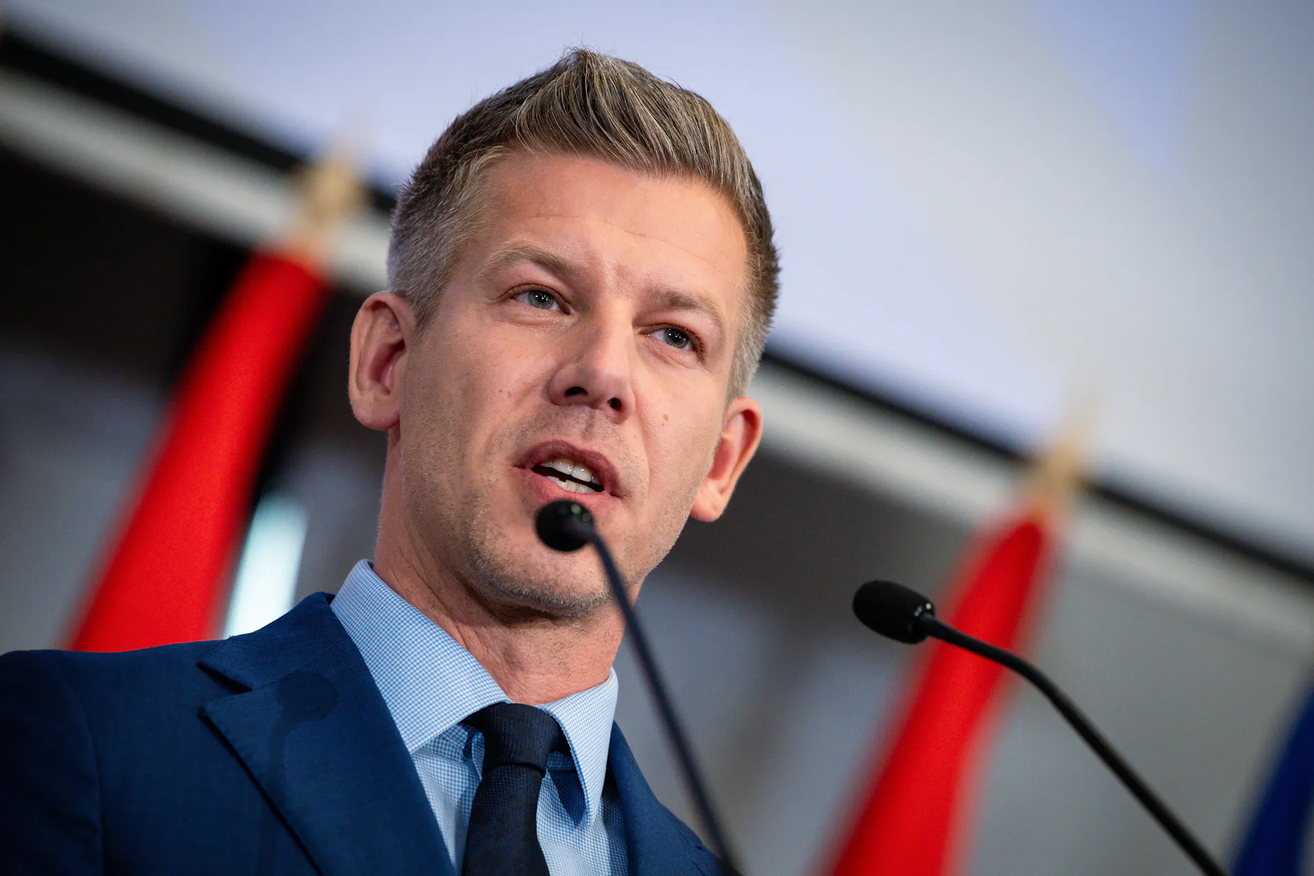 Erstes Treffen von Péter Magyar mit den neu gewählten Abgeordneten der Tisza nach dem Wahlsieg in Budapest